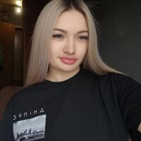 MikkiShoww's Profile Pic