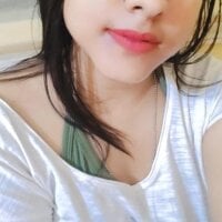 ROSEBERRY Adlı Modelin Çevrimdışı Sohbet Odası