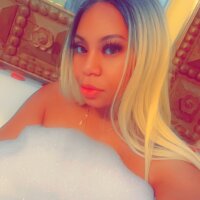 GreenEyezMami's Offline Chat Room