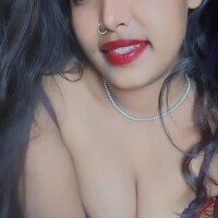 Hot-Nidhi2