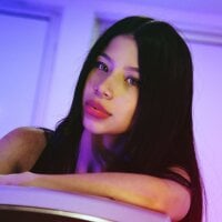 Yasmin_Parker Adlı Modelin Çevrimdışı Sohbet Odası