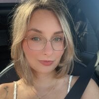 The_Snowwhitee's Avatar Pic