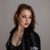 monikabloomm's Offline Chat Room