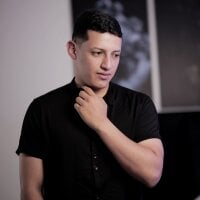 Armand_Contreras Adlı Modelin Çevrimdışı Sohbet Odası