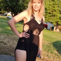 LaLa_Gonzales007's Offline Chat Room