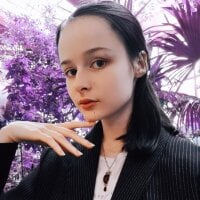 Dora_Maksima Adlı Modelin Çevrimdışı Sohbet Odası