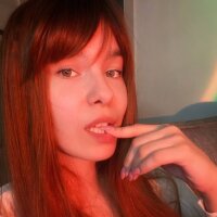 Ariel_Donovann's Offline Chat Room