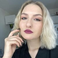 YangerMoore's Offline Chat Room