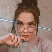 AdrianaCandy's Offline Chat Room