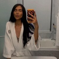 AshleyDiCaprio11's Offline Chat Room