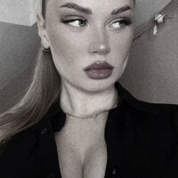 AdelWhite Chat Room offline