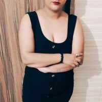 Maahhii_2 webcam model