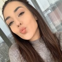 Lovelllyy's Avatar Pic
