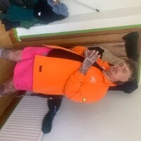 devil_in_disguise808's Offline Chat Room