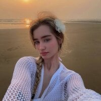 lovelyalivia's Avatar Pic