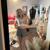 CherryCannabis Adlı Modelin Avatarı