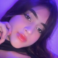 Nataly_ruits' Offline Chat Room