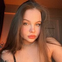 KissMeSashaPlz webcam model