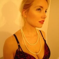 AngeliqueAmaint's Offline Chat Room