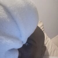 CurvyblxkDixk21 webcam