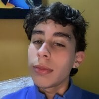 Adrian_420x's Offline Chat Room