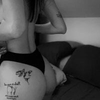 sweetandspicyfr's Offline Chat Room