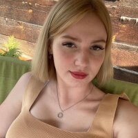 MavisSmitl fully nude on webcam for live porn video chat
