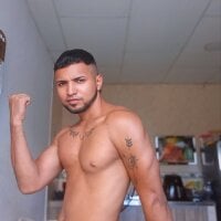 LATINGUYBROWN webcam
