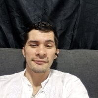 leoncarmesi1515's Offline Chat Room
