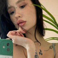 lily_ench's Offline Chat Room