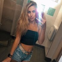 yourfavnaughtyblonde webcam model