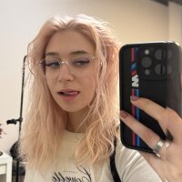 Thaysa_'s Offline Chat Room