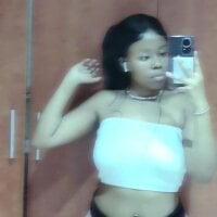 yellowjewelgirl webcam model