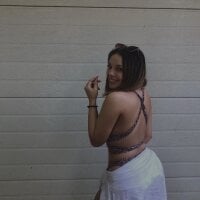 Adriana_xx18's Offline Chat Room