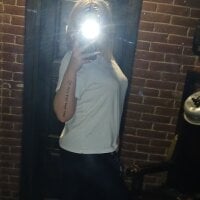 LeilaBlossom webcam model