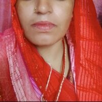 Pooja-guptq webcam model