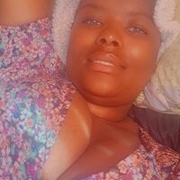 BustyTee2000's Offline Chat Room