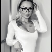MonaMonroe fully nude on webcam for live porn video chat