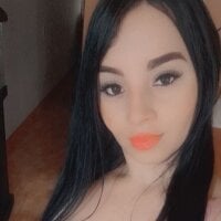 almahudson Adlı Modelin Çevrimdışı Sohbet Odası