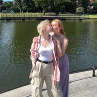 tinysisters' Offline Chat Room