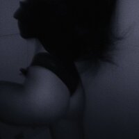 LeilaAndros' Offline Chat Room