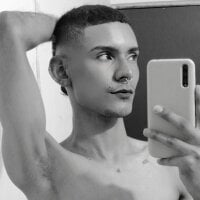 the_skinnyhot's Offline Chat Room