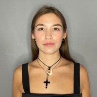 Gloriaevanss Adlı Modelin Çevrimdışı Sohbet Odası