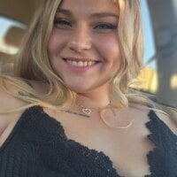 strawberrybrit's Offline Chat Room