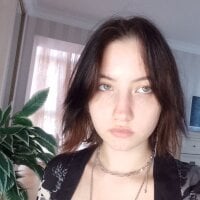 AlmaGreg Adlı Modelin Çevrimdışı Sohbet Odası