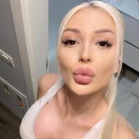 glossy_blondegirl
