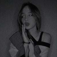 rosesisrose's Offline Chat Room