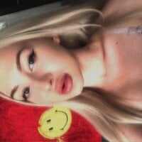 Lily_hearts_u webcam model