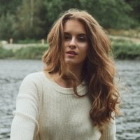 RozzitaBedberry webcam model