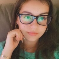 YourOnlyReina Adlı Modelin Çevrimdışı Sohbet Odası